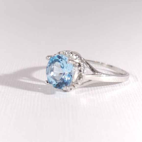 Sky Blue Topaz 2 Carats Ring Size 8 - Picture 1 of 11
